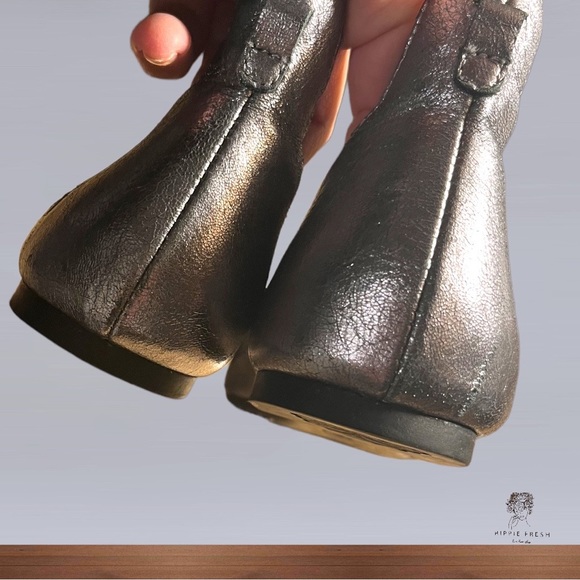 Women's Silver Flats - Picture 3 of 5